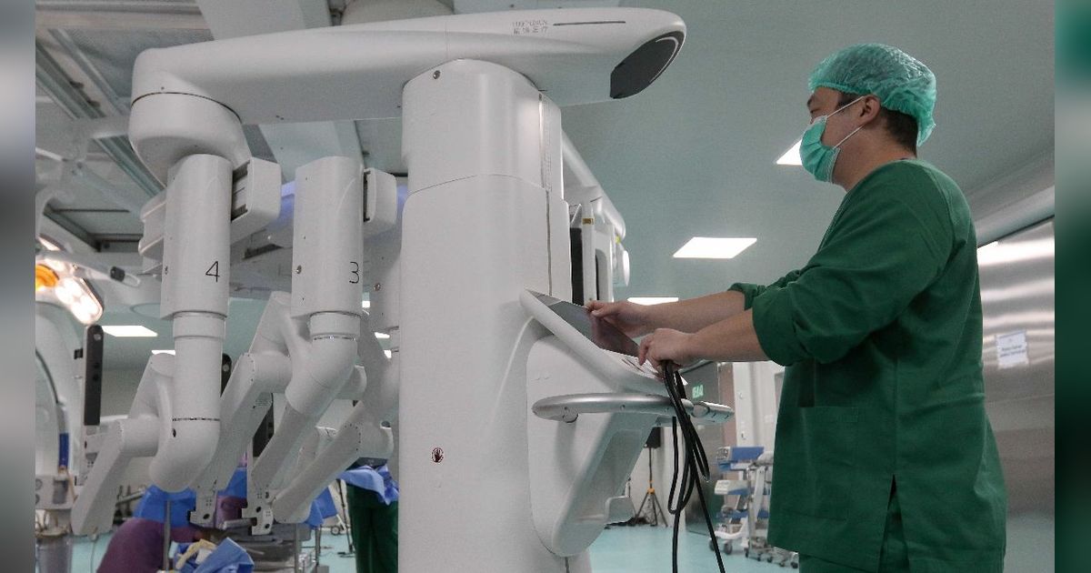 FOTO: Canggih! Dokter di RSCM Sukses Operasi Bedah Hati Pakai Teknologi Robot