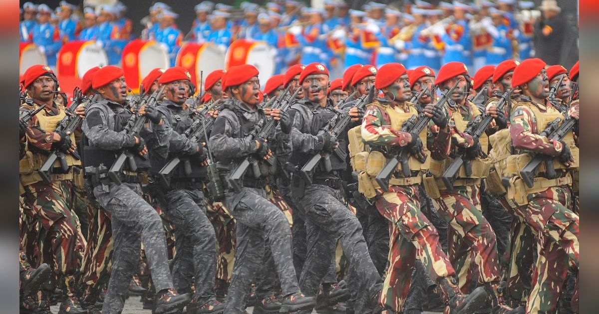 FOTO: Manuver Jet Tempur hingga Defile Pasukan Ramaikan Geladi Bersih HUT ke-79 TNI