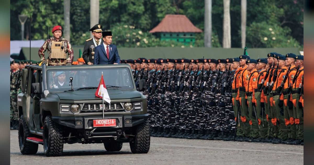 FOTO: Momen Terakhir Jokowi Pimpin Peringatan HUT TNI sebagai Presiden, Sempat Ucapkan Terima Kasih ke Prabowo