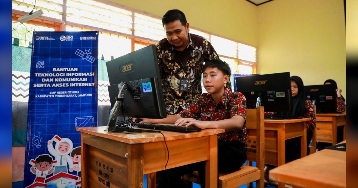 FOTO: BRI Peduli Salurkan Bantuan Teknologi Informasi dan Komunikasi serta Akses Internet untuk Sekolah di Wilayah 3T