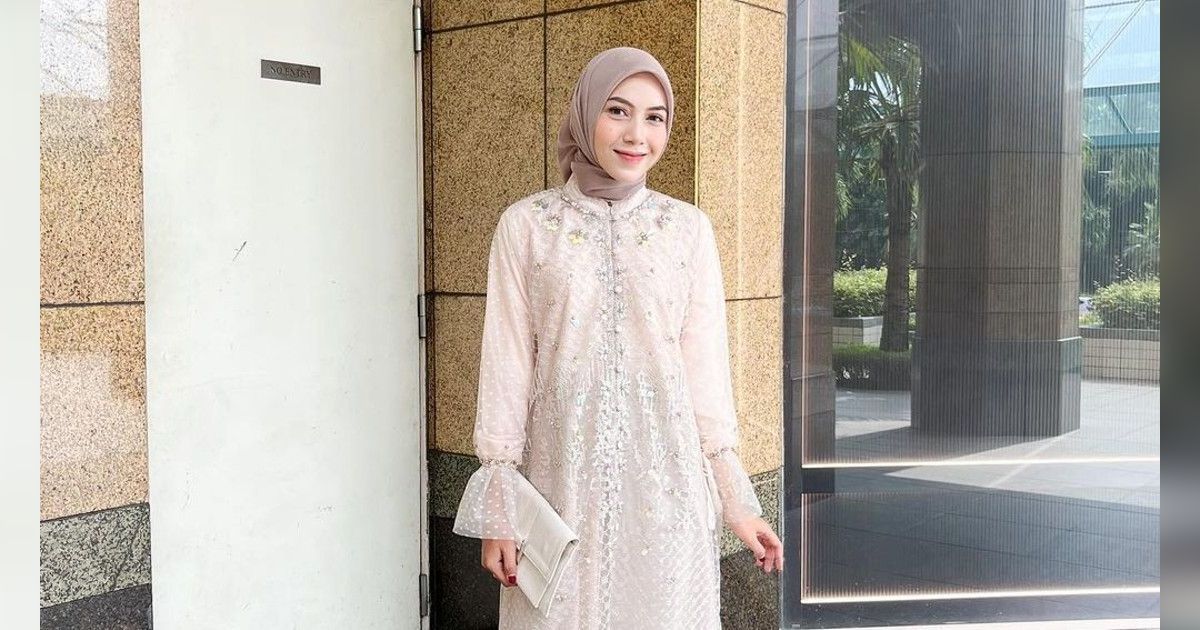 3 Inspirasi Look Hari Raya dengan Warna Soft