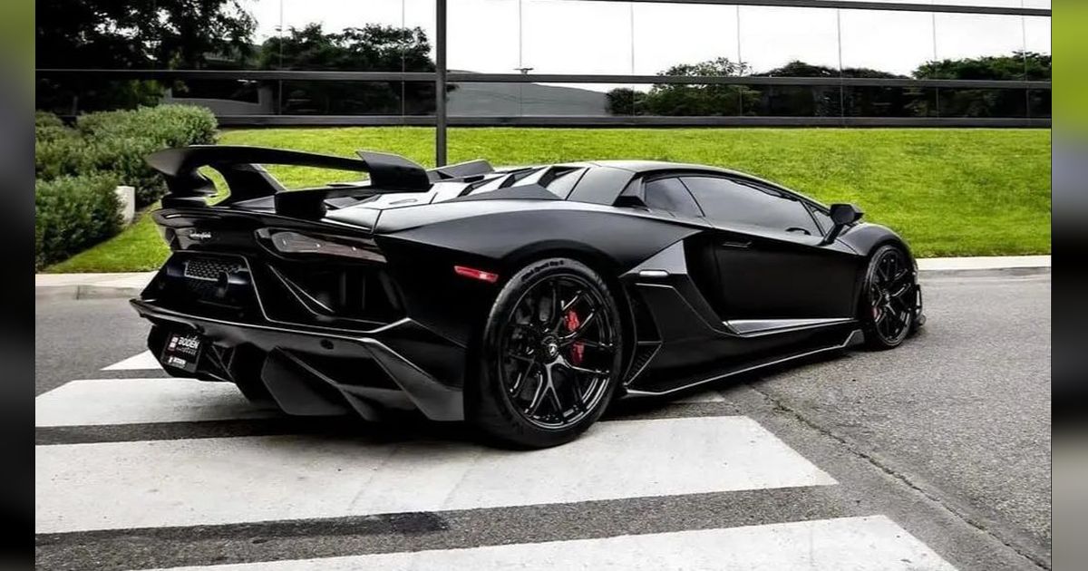 Lamborghini Aventador 2024: Kecepatan dan Sporty di Kelasnya