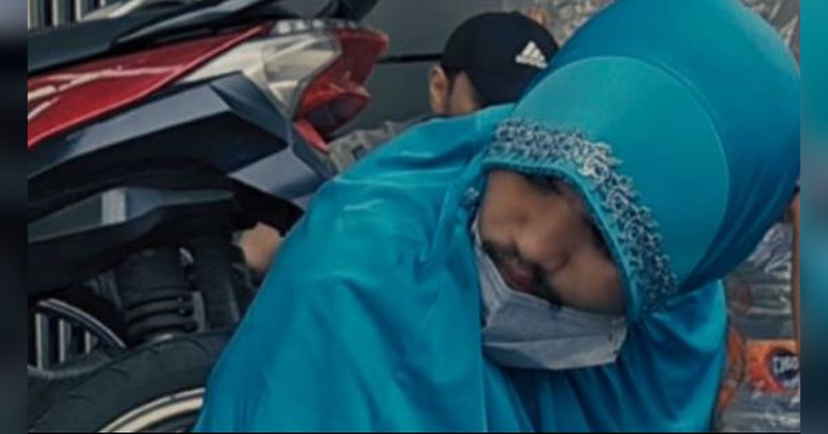 Viral Video Aksi Polisi Menyamar jadi Emak-Emak Berdaster, Syok Pas Masker Dibuka Kumisnya Baplang