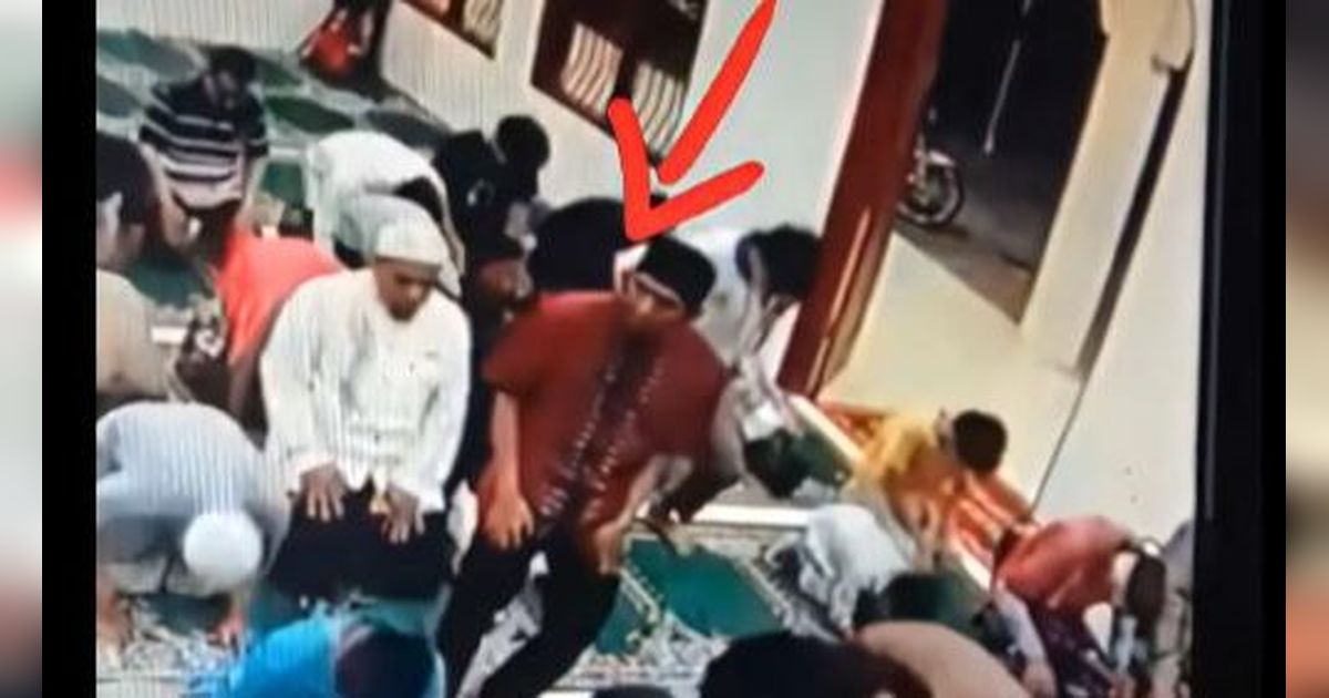 Merinding! Pria Sholat di Masjid Tiba-tiba Ketakutan dan Pingsan