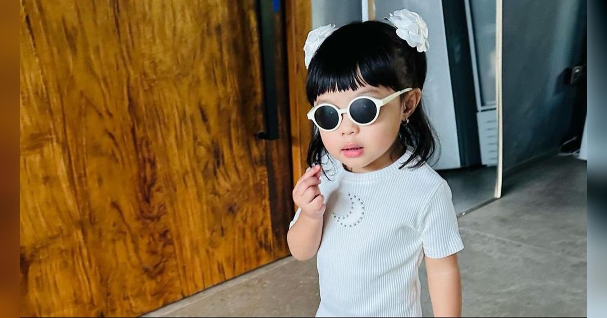 Deretan Pose Slay Ameena,  Gayanya Bisa Kalahkan Mama Nur dan Papa Atta