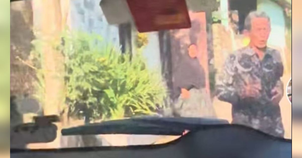 Viral Momen Ayah Kejar Mobil Anaknya yang Akan Merantau, Bikin Haru