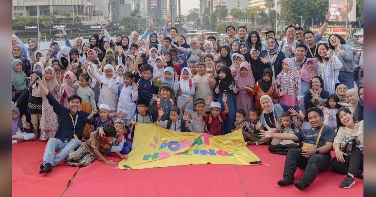 Viral Sekelompok Anak Muda Adakan Bukber Kolaborasi ‘Agak Lain’, Ajak Anak-anak Naik Bus Wisata