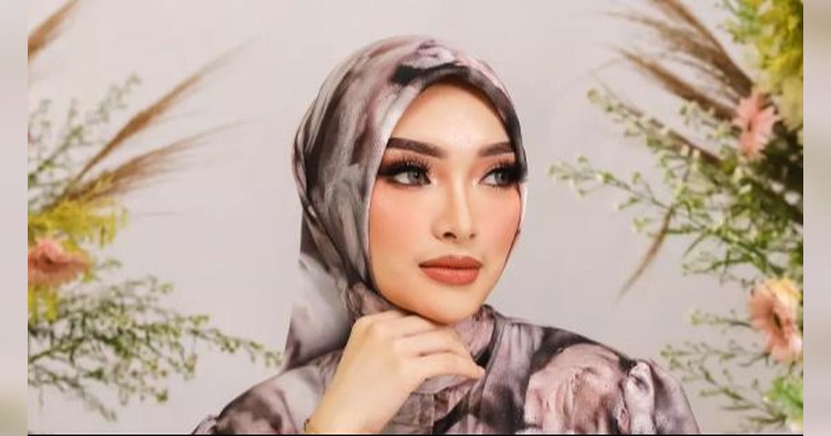 Tak Diizinkan Suami Menyanyi Lagi, 8 Potret Zaskia Gotik Pilih Jualan Baju dan Hijab