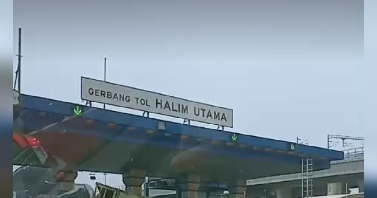 5 Kendaraan Kecelakaan Beruntun di Pintu GT Halim Utama Arah Tol Dalam Kota, Mobil & Pikap Ringsek