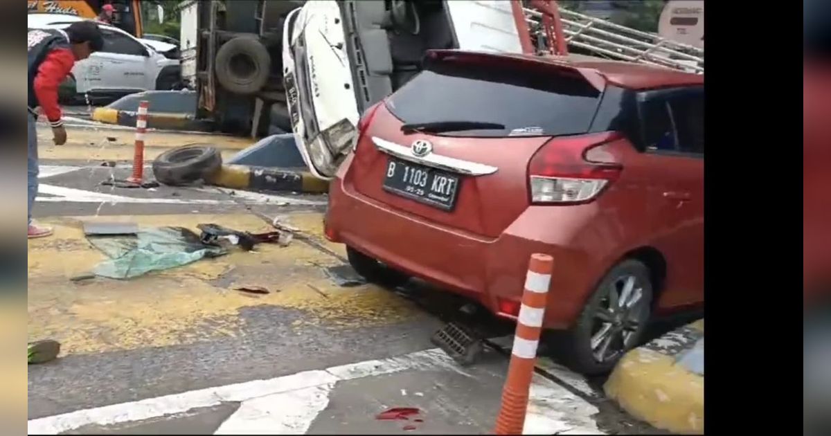 Kronologi Kecelakaan Beruntun 7 Kendaraan di Gerbang Tol Halim Akibat Sopir Truk Ugal-Ugalan