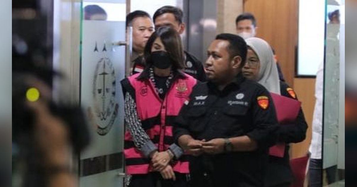 Potret Penampilan Serba Branded Helena Lim saat Jalani Penahanan: Datang Pakai Dior, Pulangnya Rompi Tahanan