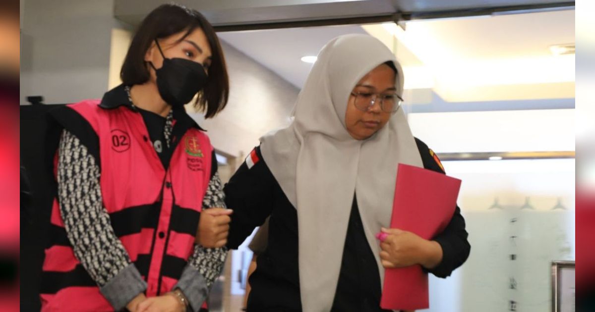 VIDEO: Tangan Diborgol, Ini Tampang Crazy Rich PIK Helena Lim Tersangka Korupsi Timah