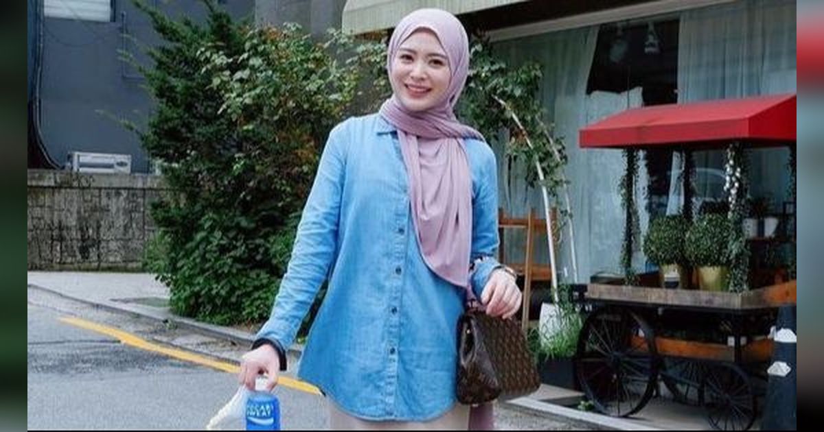 6 Inspirasi Gaya Berhijab Ayana Moon yang Cocok untuk Bukber, Kalem dan Elegan saat Ramadan 2024