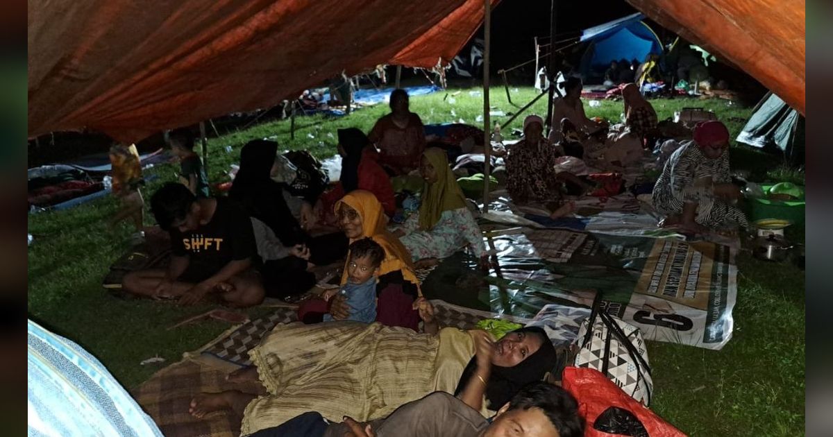 Pengungsi Gempa Bawean Mulai Terserang Penyakit