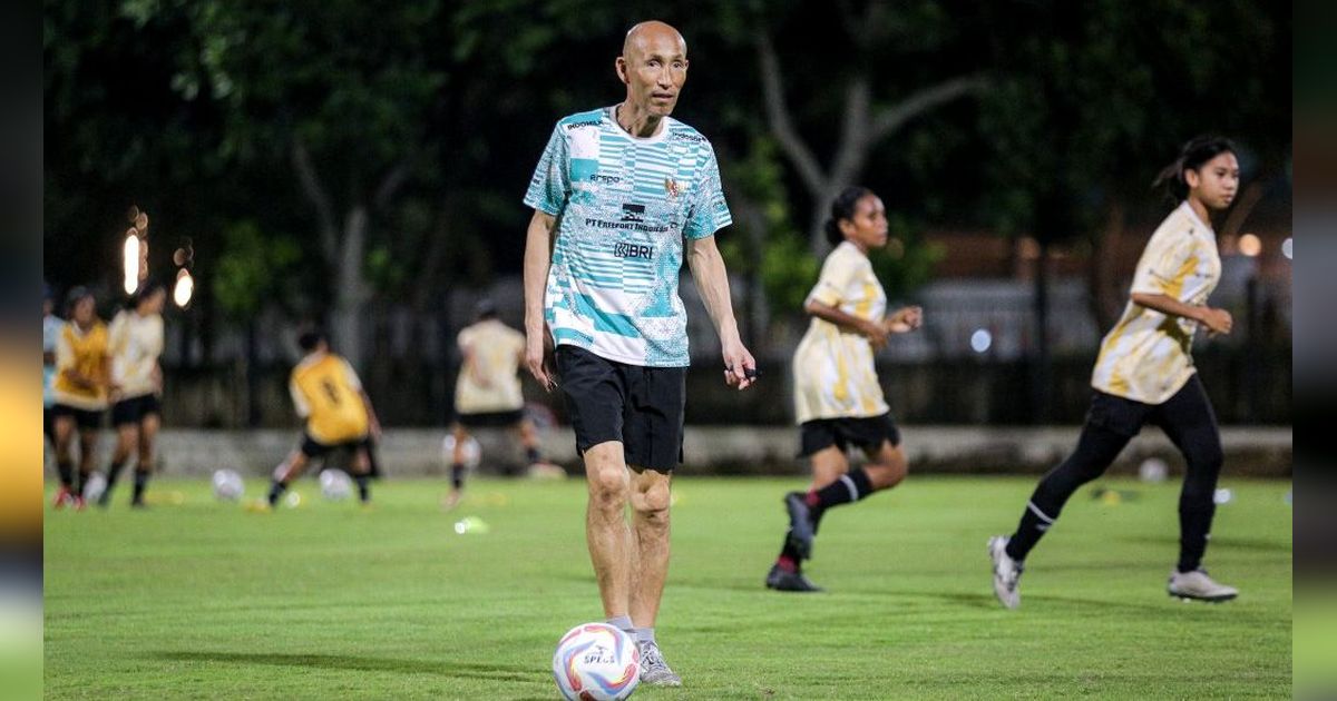 FOTO: Melihat Kesibukan Coach Satoru Mochizuki Siapkan Mental Timnas Indonesia Putri U-17 di SUGBK Jelang Piala Asia 2024 di Bali