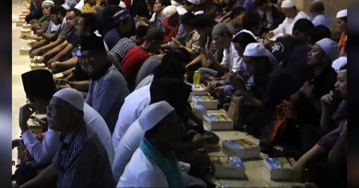 Cerita Sedih Anak Kos Non-Muslim Kelaparan Datang ke Masjid Minta Sisa Takjil,  Respons Para Jamaah Membuatnya Terkejut