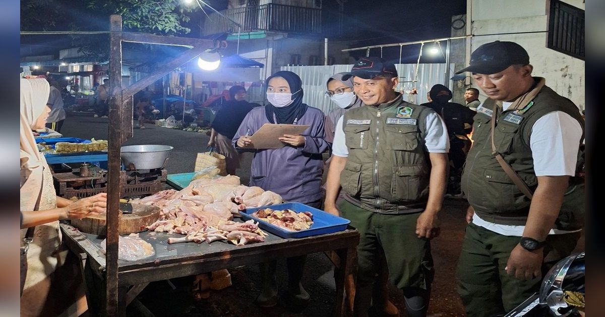 Pastikan Daging Aman Dikonsumsi Warga, Pemkab Banyuwangi Sidak Pasar dan RPH