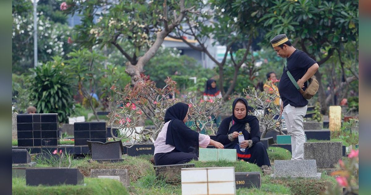 Doa Mengunjungi Makam Orang Tua, Ekspresi Nyata Penghormatan dan Kasih Sayang