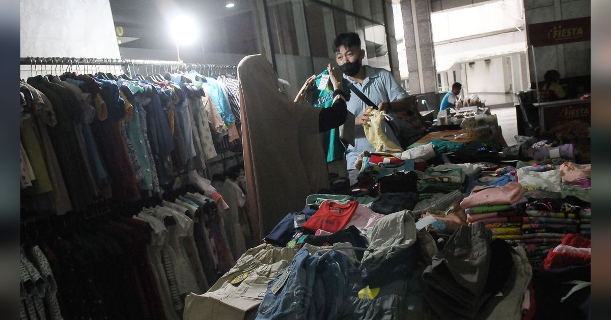 FOTO: Berburu Baju Lebaran di Bazar Ramadan Baznas