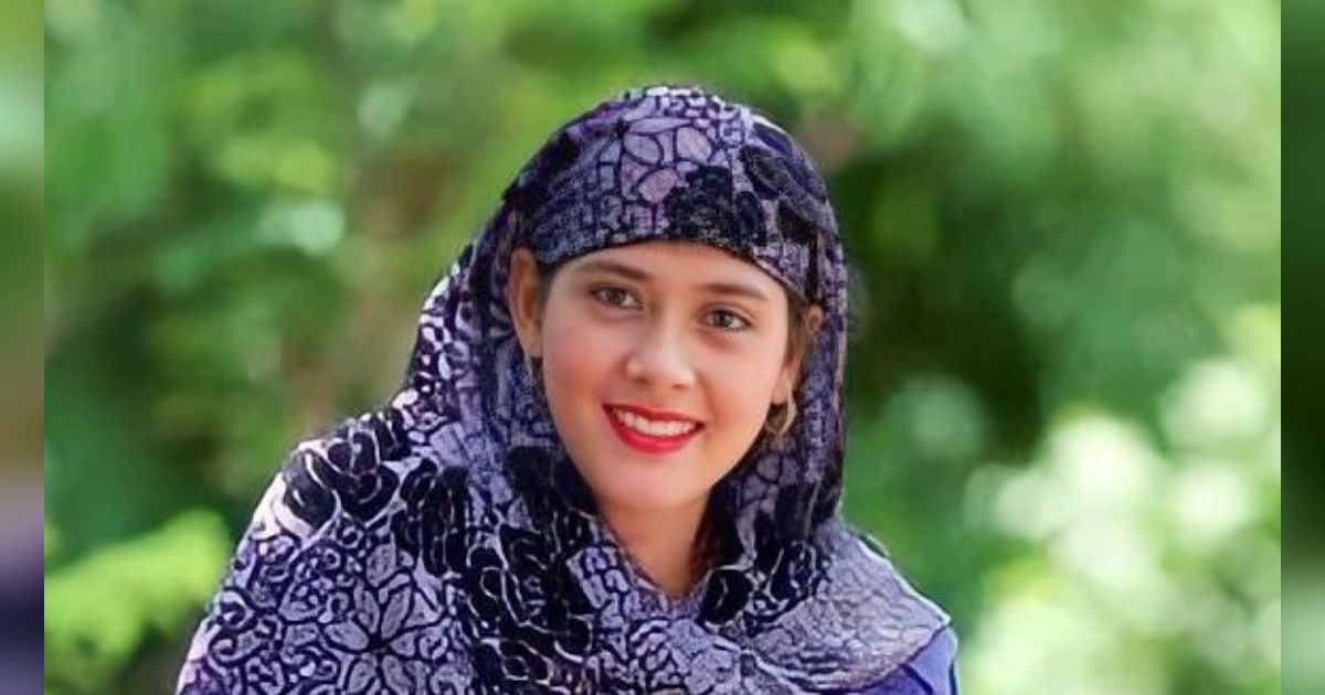 Artis Senior Berusia 61 Tahun Ini Tetap Awet Muda dan Tetap Eksis Main Film