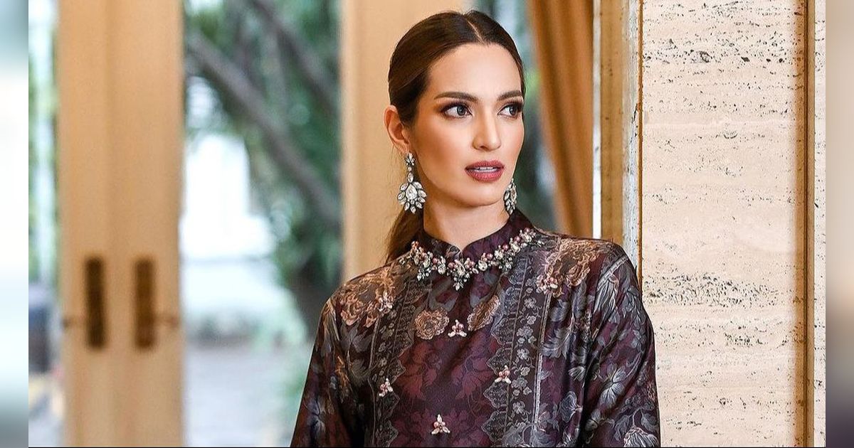 Sambut Hari Raya dengan Dress Full Printing, Eye-Catching!