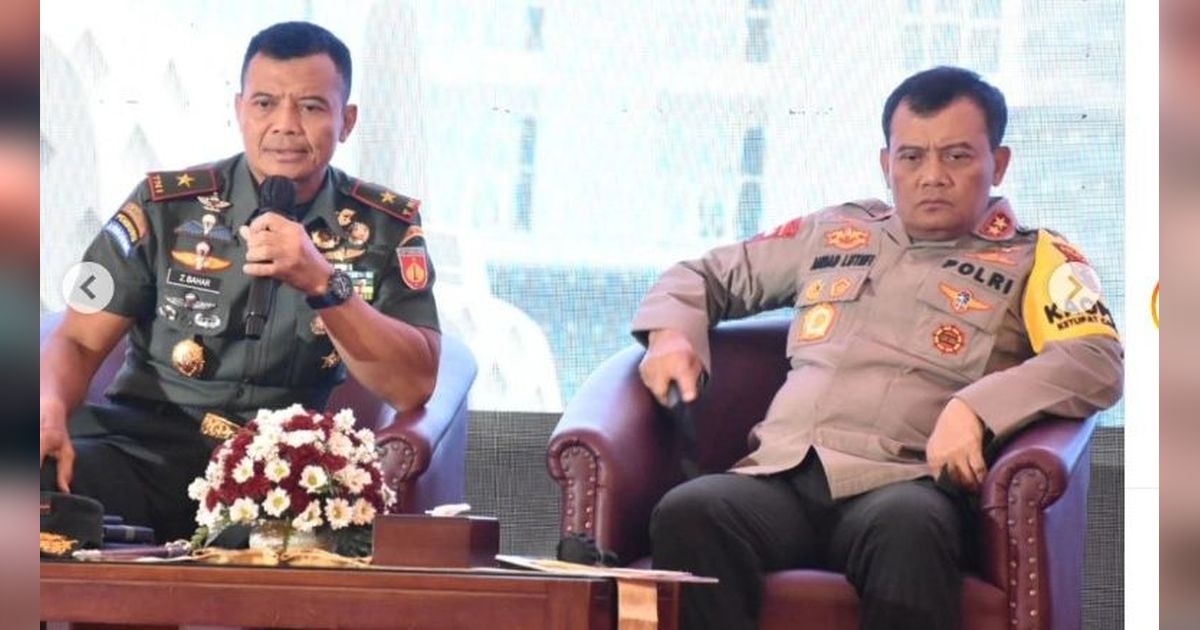 Kompaknya Jenderal Non Akpol Tugas Bareng Adiknya Mayjen TNI, Ada Momen HP Sang Kakak Diintip