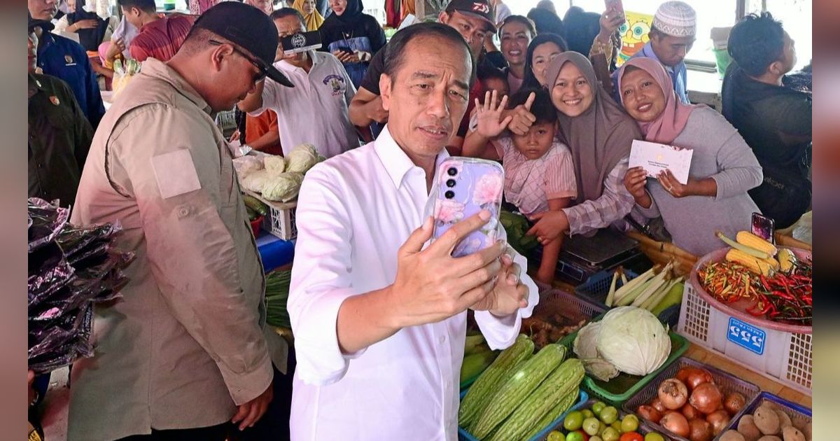 Bawaslu Sebut Jokowi Tak Langgar Netralitas Saat Bagi Bansos di Banten