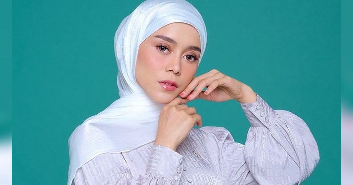 Cantik dan Memesona, Deretan Pedangdut Tanah Air Mengenakan Hijab Bikin Pangling