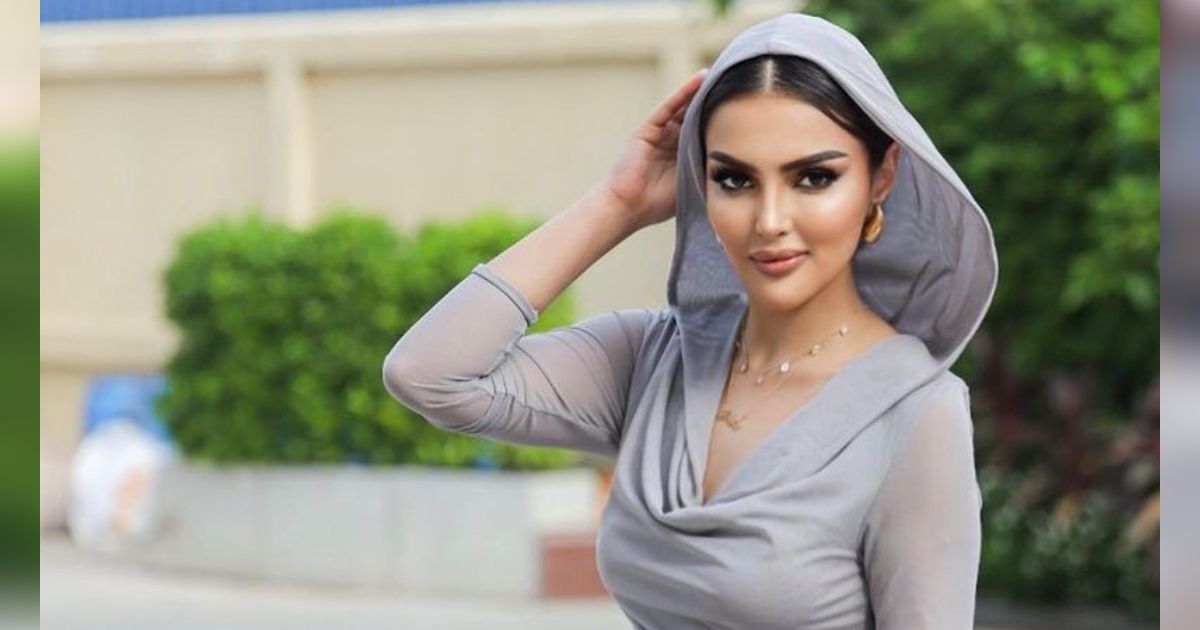 Cantiknya Rumy Alqahtani, Perempuan Arab Saudi Pertama di Ajang Miss Universe