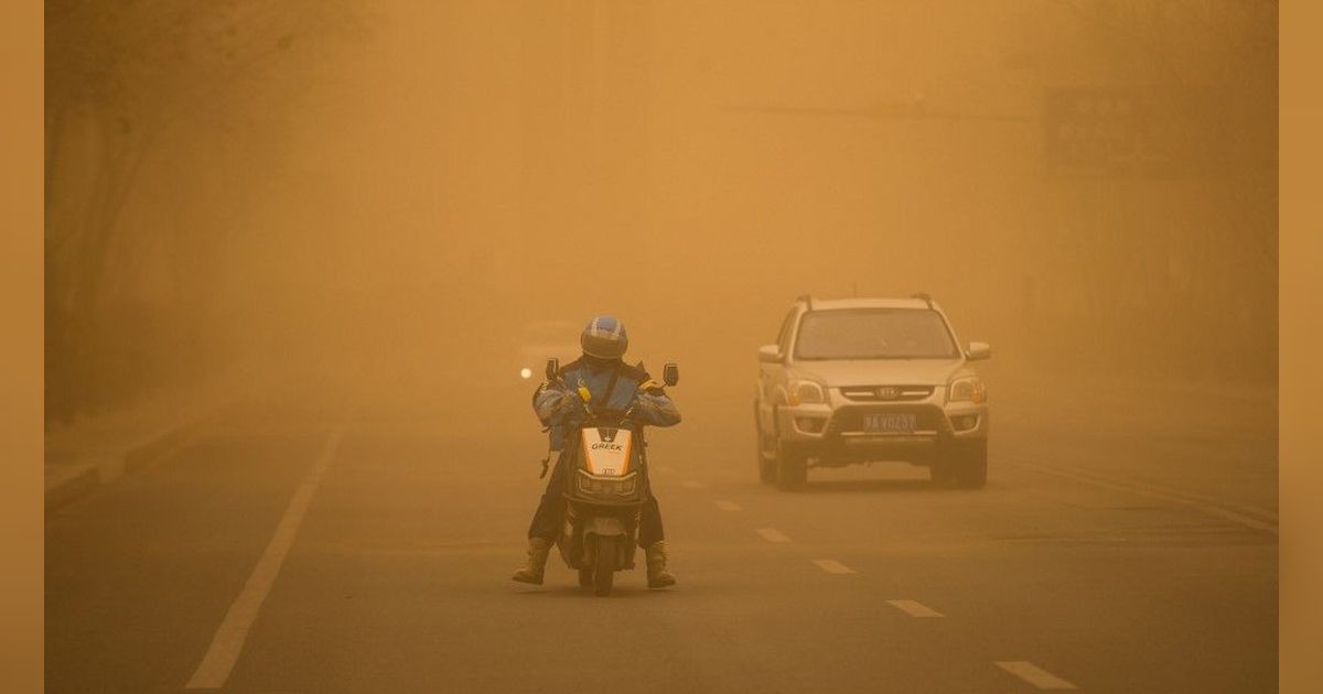 FOTO: Penampakan Kondisi China Saat Dilanda Badai Pasir Parah, Langit Memerah dan Debu Tebal Beterbangan