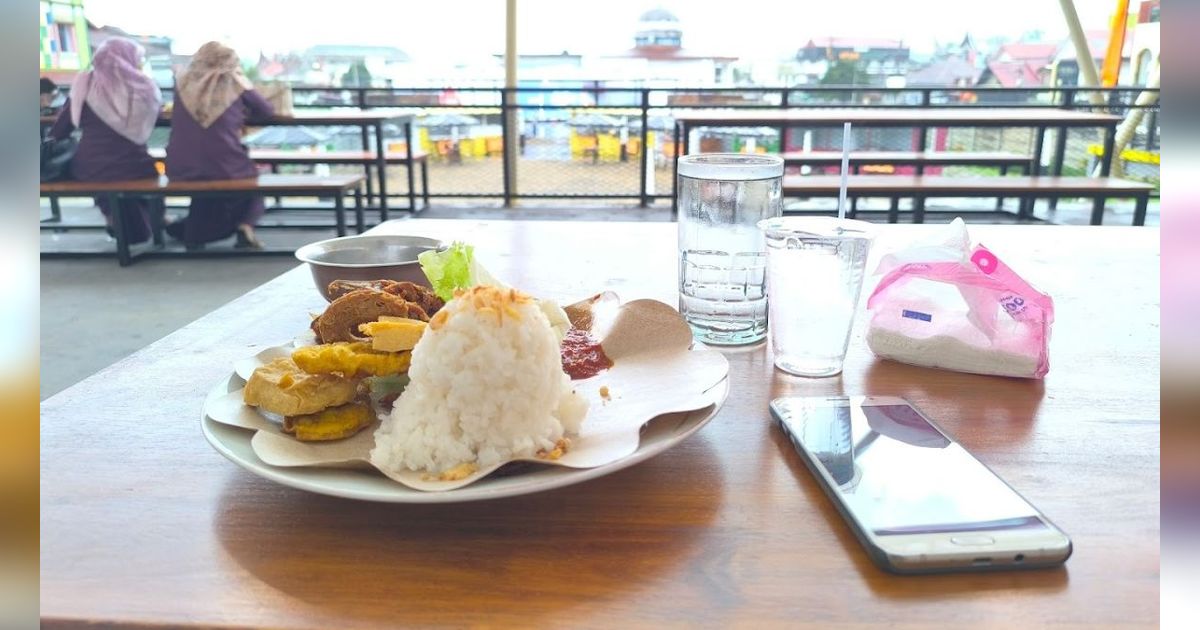 Memanjakan Lidah di Stasiun Lambuang Bukittinggi, Bekas Stasiun Kereta Api yang Disulap Jadi Pusat Kuliner Terbesar di Sumbar