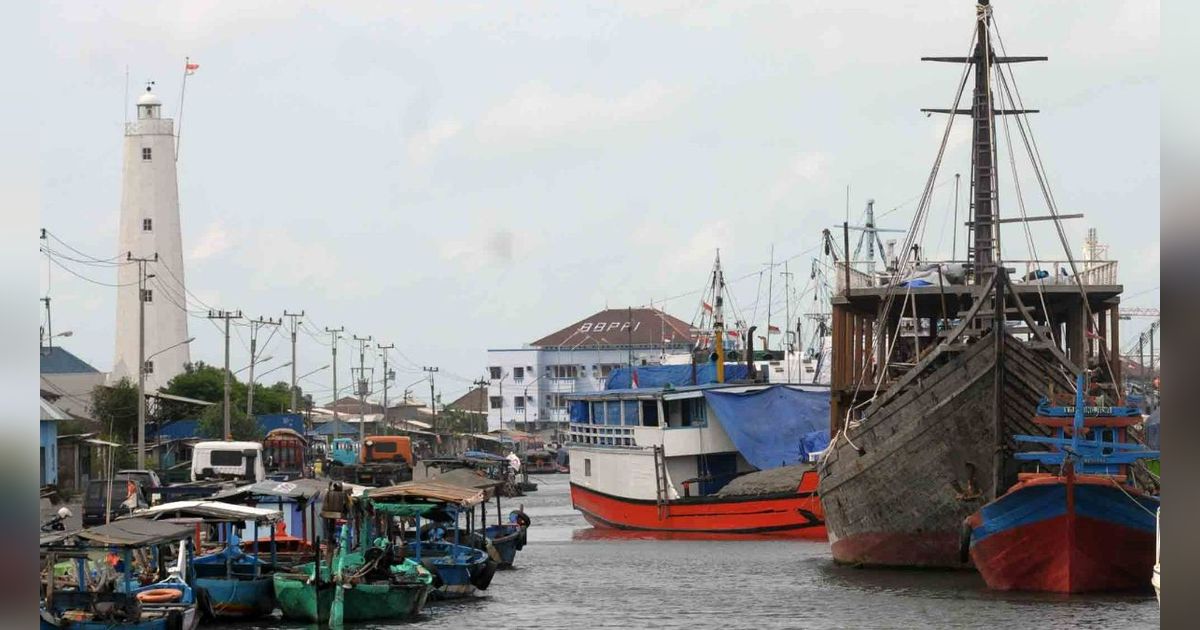 Jelang Mudik, Tanggul Dermaga Pelabuhan Tanjung Emas di Tinggikan untuk Halau Rob