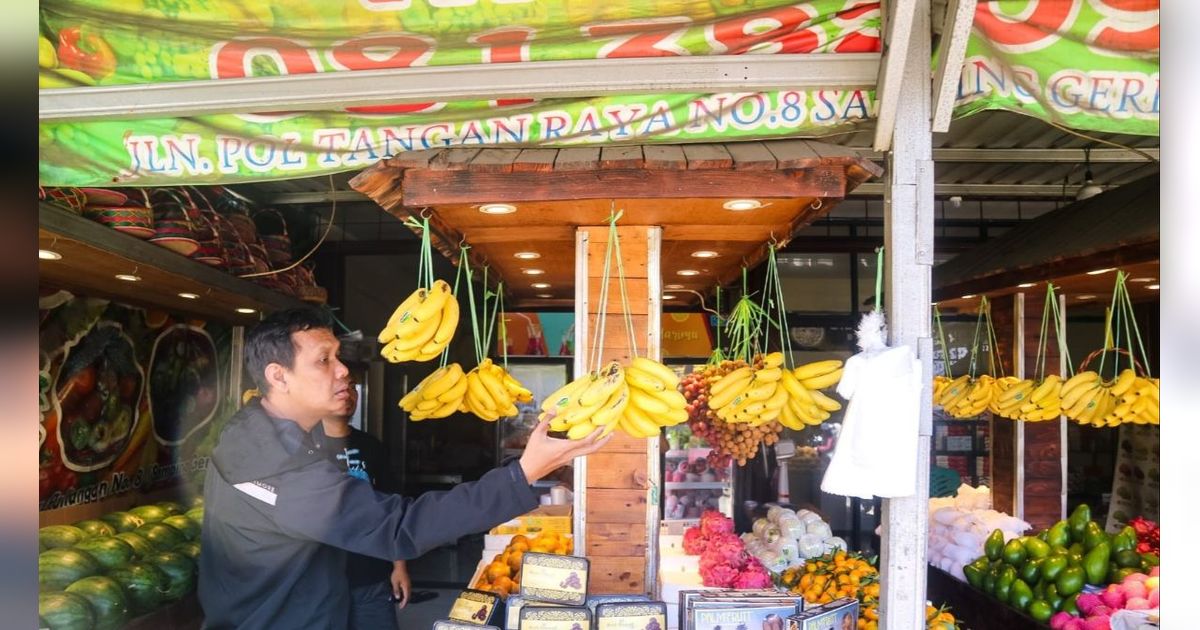 Kisah Bos Buah Pasar Minggu: Berawal Jualan di Tampah hingga Punya 2 Kios Beromzet Ratusan Juta