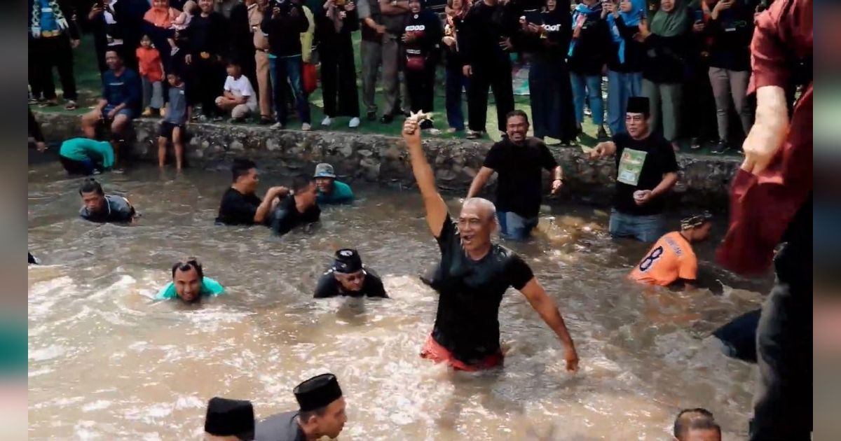 Kenalan dengan Tradisi Ngubek Empang, Cara Unik Silaturahmi Ala Warga Depok di Kolam Ikan