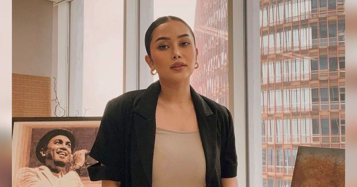 Inspirasi Nude Brown Makeup nan Eksotis Ala Mutia Ayu