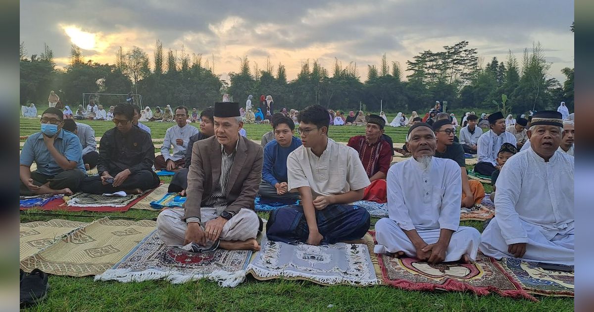 Ganjar Salat Idulfitri Ditemani Istri dan Anak di Sleman