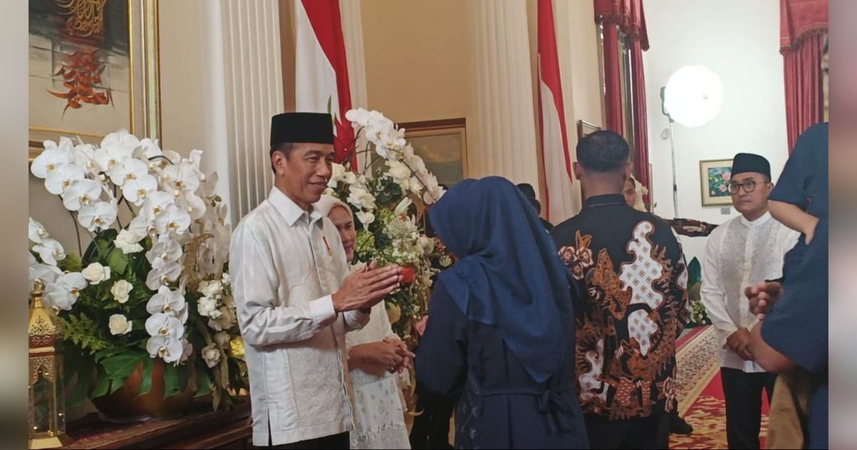 Berlarian dan Berdesakan demi Salaman dengan Presiden Jokowi