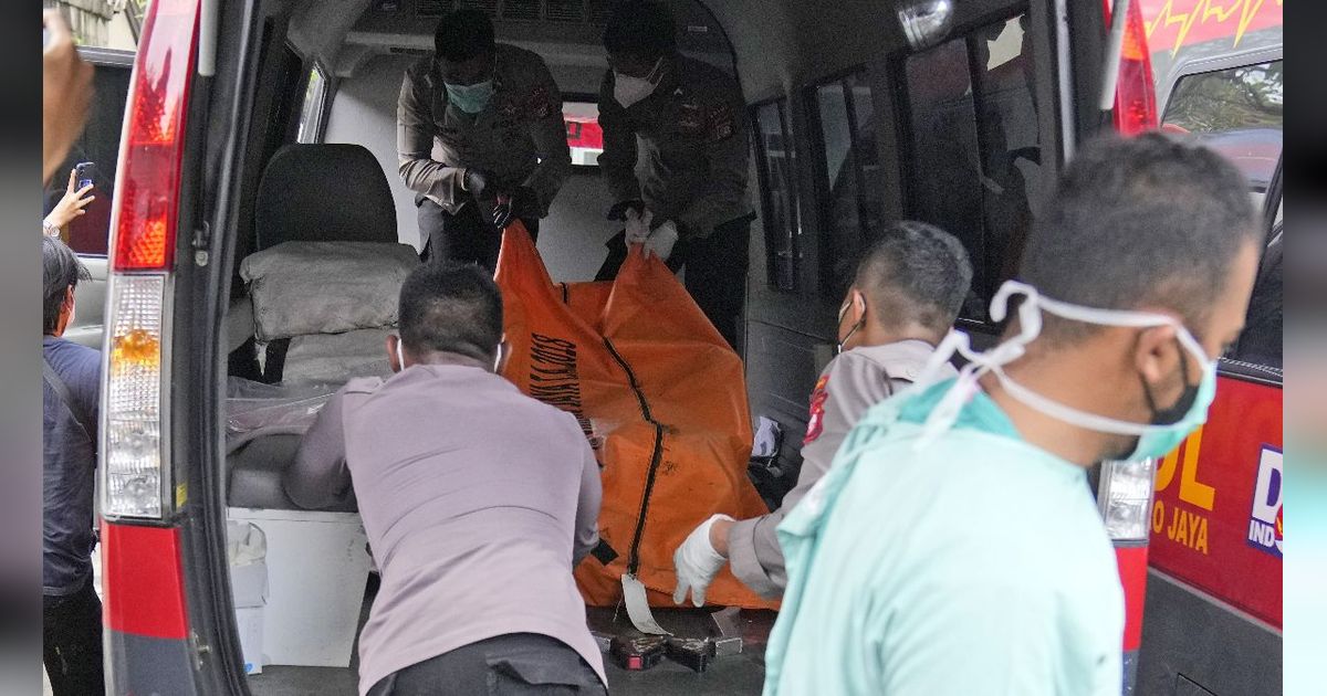 11 Jenazah Korban Kecelakaan di Tol Japek KM 58 Dipindahkan ke RS Polri