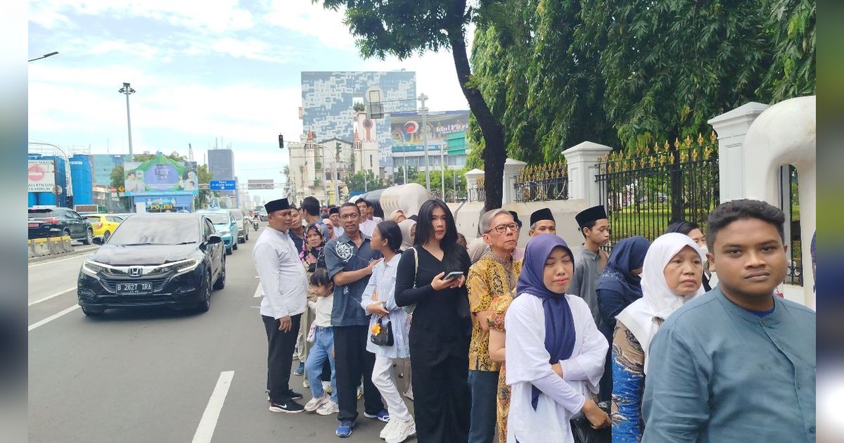 VIDEO: Kronologi Kericuhan Open House Jokowi di Istana, Warga Ribut hingga Pingsan Akibat Berdesakan