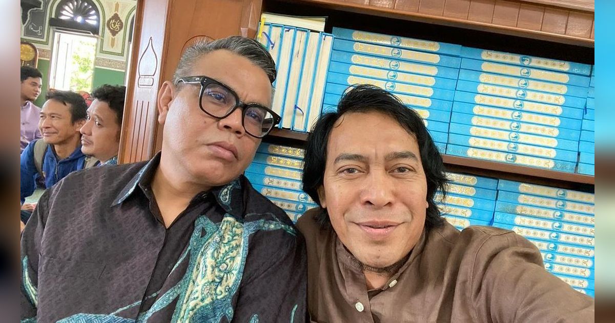 Momen Kocak Ucapan Selamat Lebaran ala Keluarga Komeng: Sang Istri Kuat Tahan Tawa