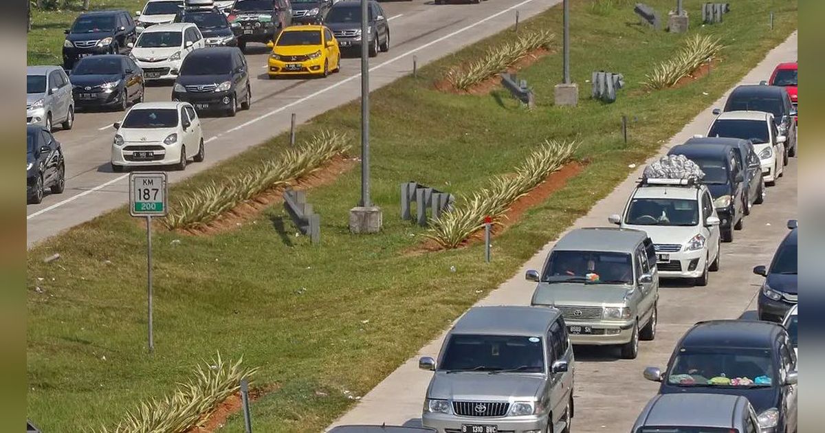 Volume Kendaraan Arus Balik Lebaran Menurun, Contraflow KM 72-47 Tol Jakarta-Cikampek Dihentikan