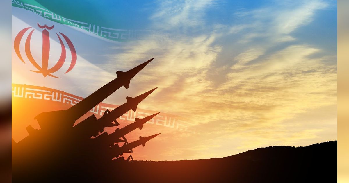 Momen Mencekam Iron Dome Israel Memble Digempur Rudal Iran: Warga Panik Berhamburan