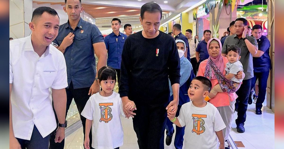 VIDEO: Momen Jokowi Ajak Cucu Mengenal Satwa dari Buaya Kecil Hingga Bayi Macan Tutul