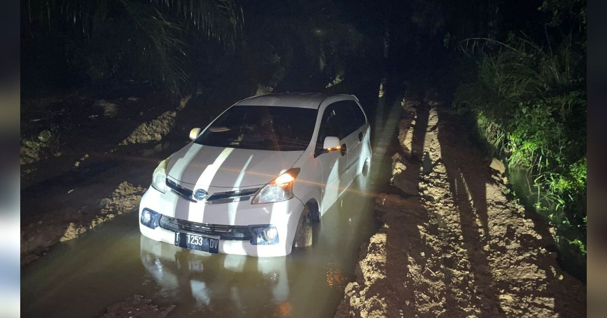 Mobil Terjebak Lumpur, Satu Keluarga Meninggal Dunia di Jalan Tengah Hutan