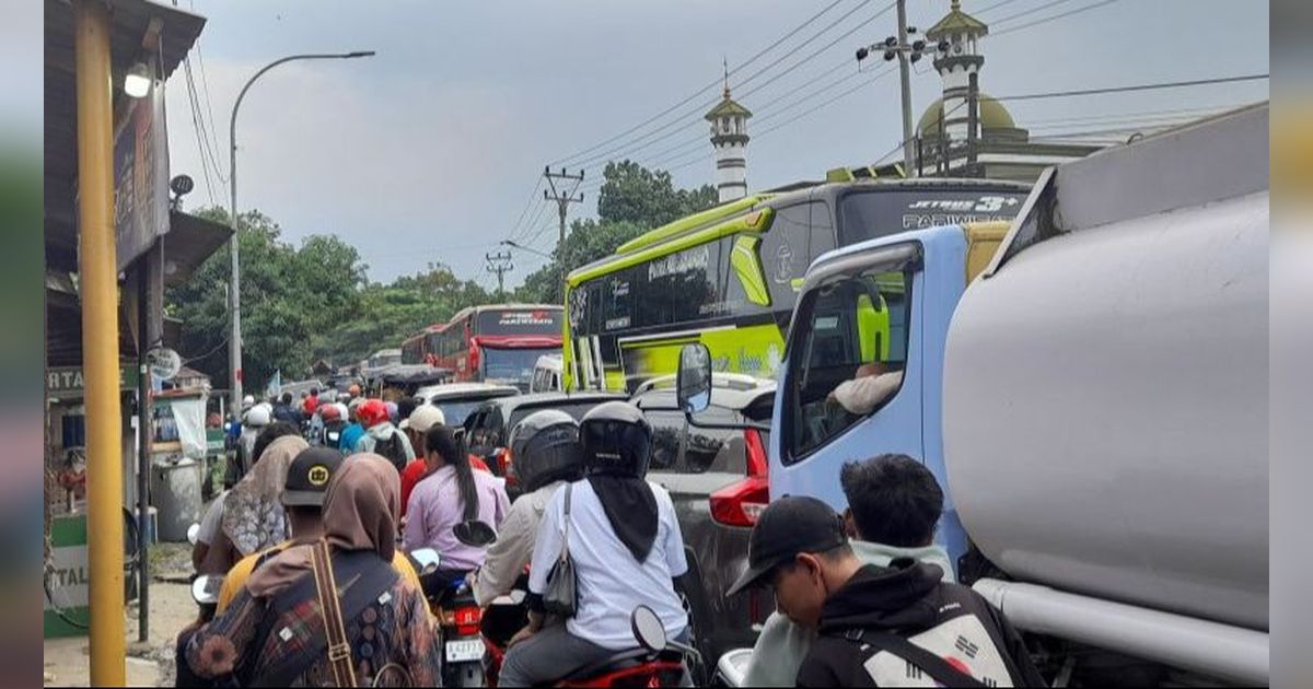 Macet Parah Menuju Pantai Anyer