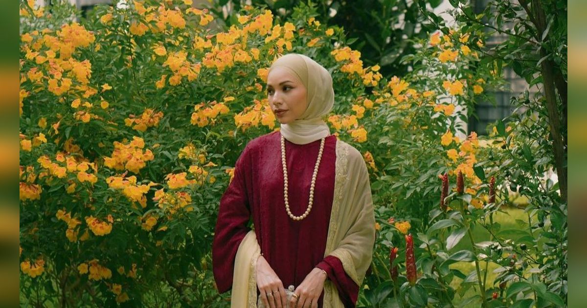 Tampil Beda dengan Outfit Tabrak Warna untuk Momen Halalbihalal