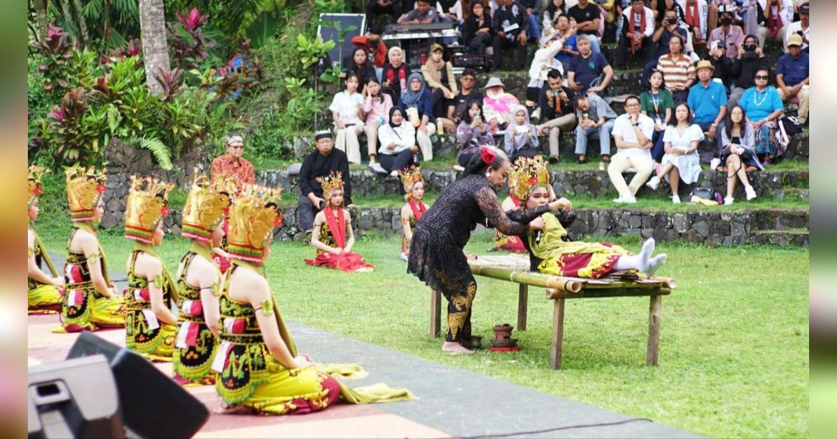 Tari Meras Gandrung Pukau Wisatawan yang Nikmati Libur Lebaran di Banyuwangi