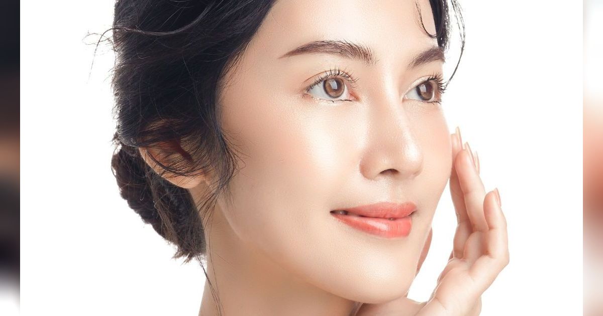 Bikin Wajah Dewy Natural Ala Idol K-pop dengan Lip Balm