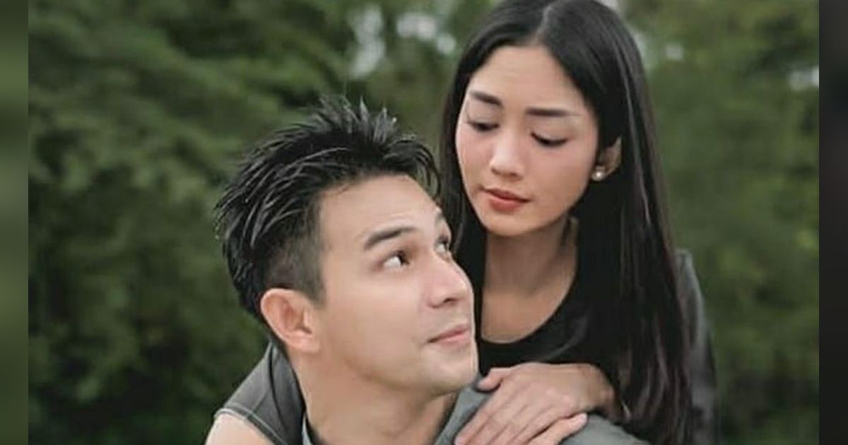 8 Potret Mesra Jonathan Frizzy Rayakan Ultah Bareng Ririn Dwi Ariyanti, Baju Couple Jadi Sorotan