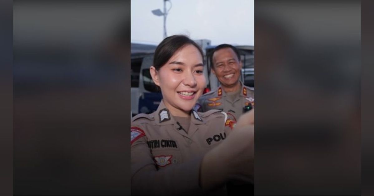 Polwan Cantik Tak Bisa Mudik karena Tugas, Jenderal Polisi Sampai Telepon Ibunya